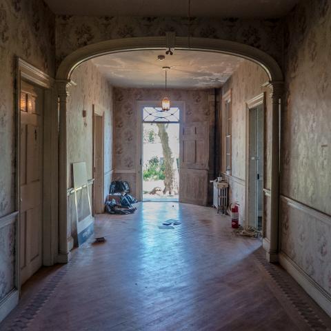 empty room, distressed, farmhouse, wallpaper, textured walls, 