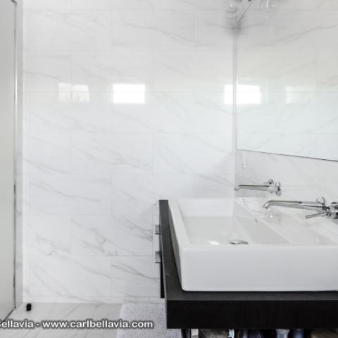 townhouse, contemporary, modern, light, white, glass, bathroom, kitchen, 