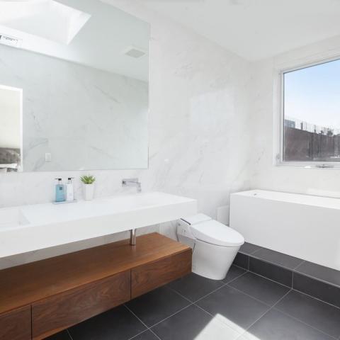 townhouse, contemporary, modern, light, white, glass, bathroom, kitchen, 