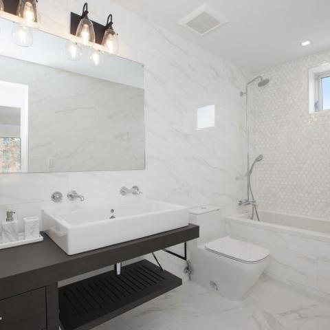 townhouse, contemporary, modern, light, white, glass, bathroom, kitchen, 