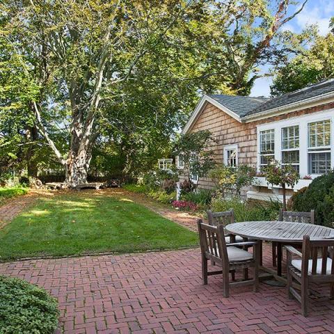 Hamptons, pool, deck, bathroom, kitchen, 