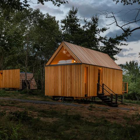 country, cabin, hotel, funky, fireplace, wooded, 