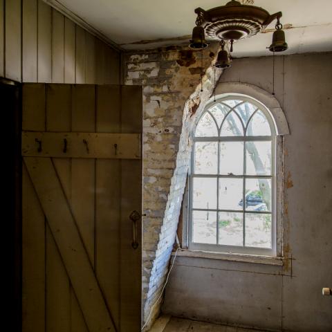 empty room, distressed, farmhouse, wallpaper, textured walls, 