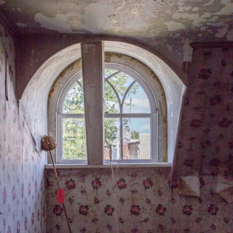 empty room, distressed, farmhouse, wallpaper, textured walls, 