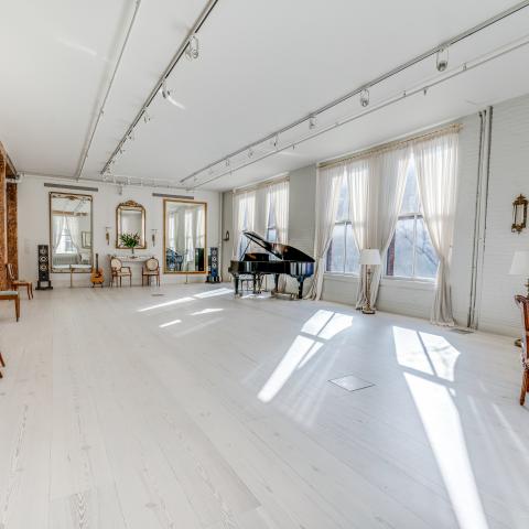 loft, upscale, piano, light, kitchen, bathroom, 