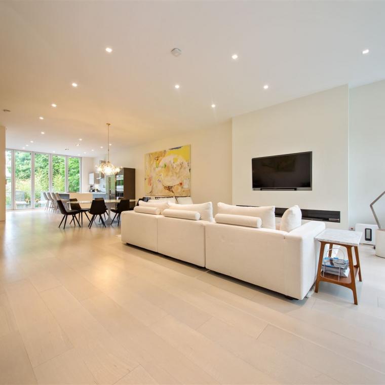 townhouse, contemporary, modern, light, white, glass, bathroom, kitchen, 