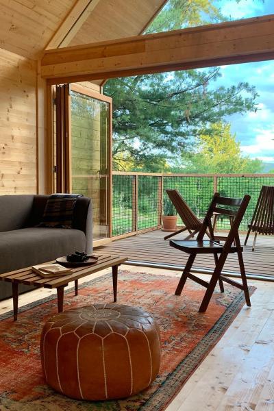 country, cabin, hotel, funky, fireplace, wooded, 