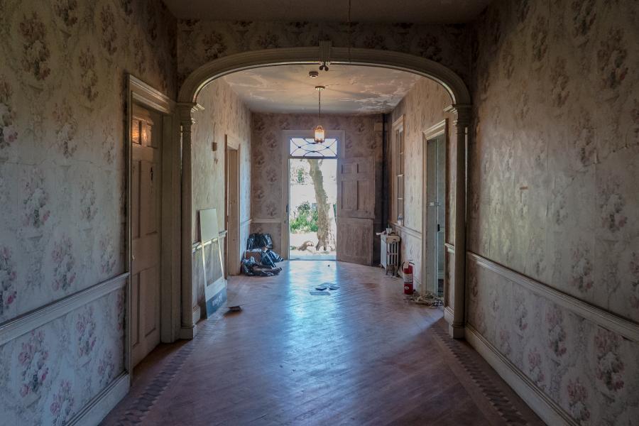 empty room, distressed, farmhouse, wallpaper, textured walls, 