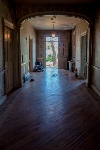 empty room, distressed, farmhouse, wallpaper, textured walls, 