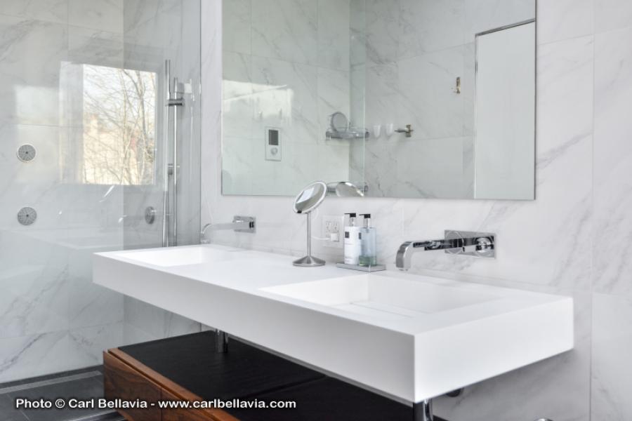 townhouse, contemporary, modern, light, white, glass, bathroom, kitchen, 