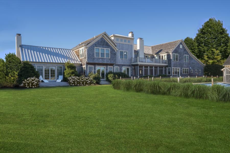 Hamptons, pool, deck, light, airy, upscale, contemporary, 