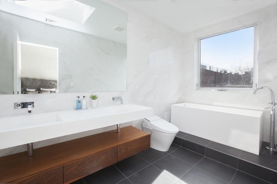 townhouse, contemporary, modern, light, white, glass, bathroom, kitchen, 