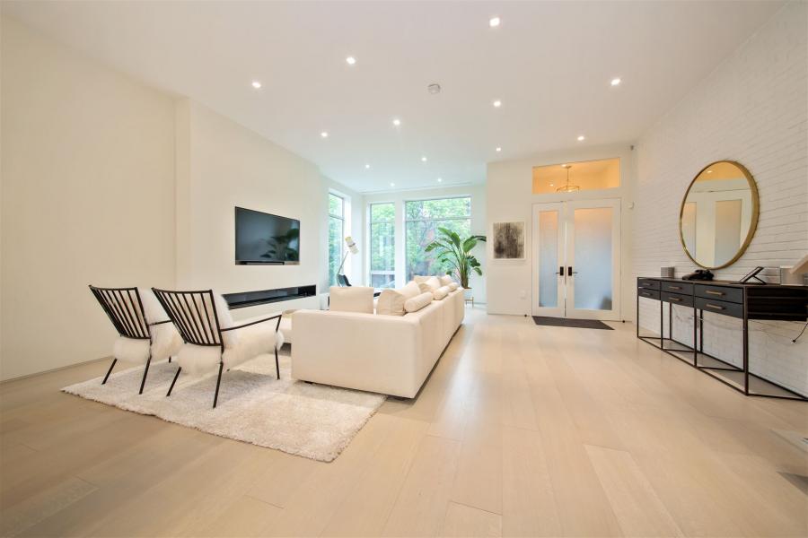 townhouse, contemporary, modern, light, white, glass, bathroom, kitchen, 