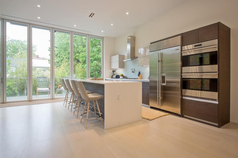 townhouse, contemporary, modern, light, white, glass, bathroom, kitchen, 