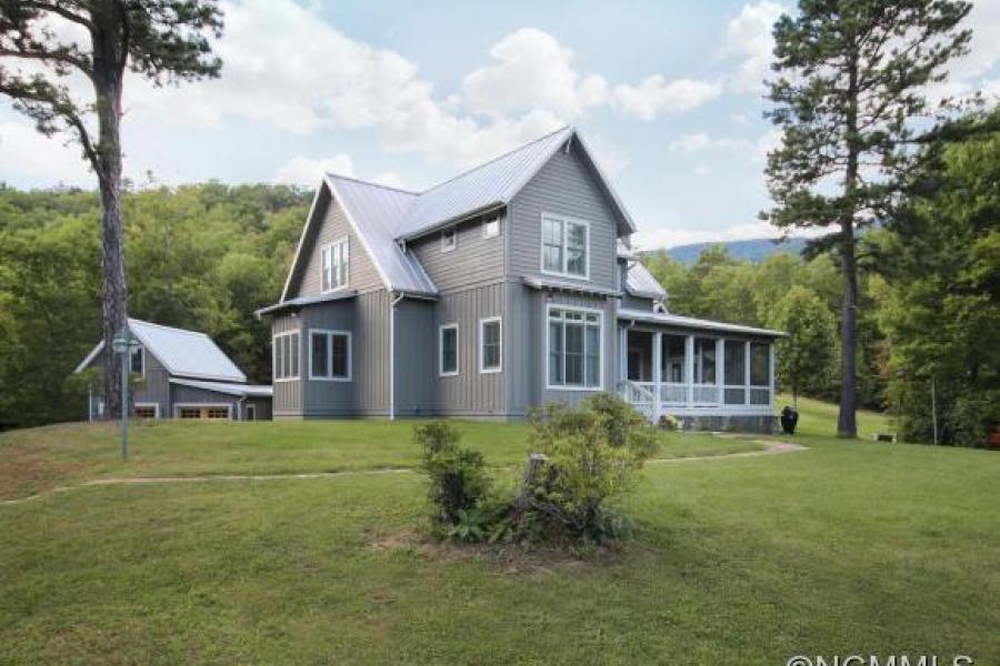 rural, wooded, porch, kitchen, bathroom, 