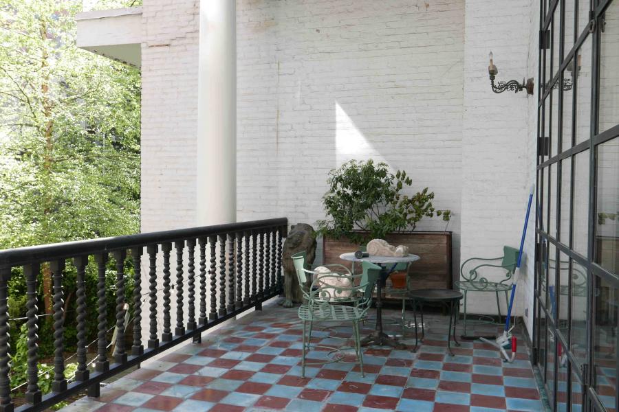 brownstone, funky, eclectic, colorful, staircase, fireplace, kitchen, 