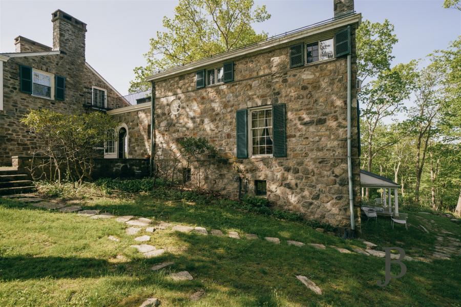 country, farm, horse, rustic, library, barn, stable, water, stone, rolling hill, greenhouse, boathouse, 