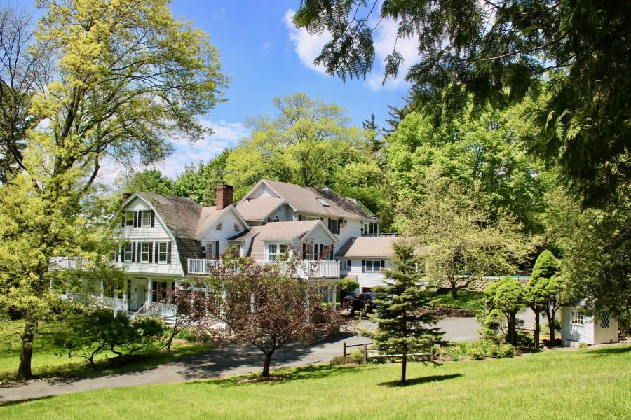 farmhouse, white, traditional, contemporary, kitchen, bathroom, pool, porch, garden, barn, 