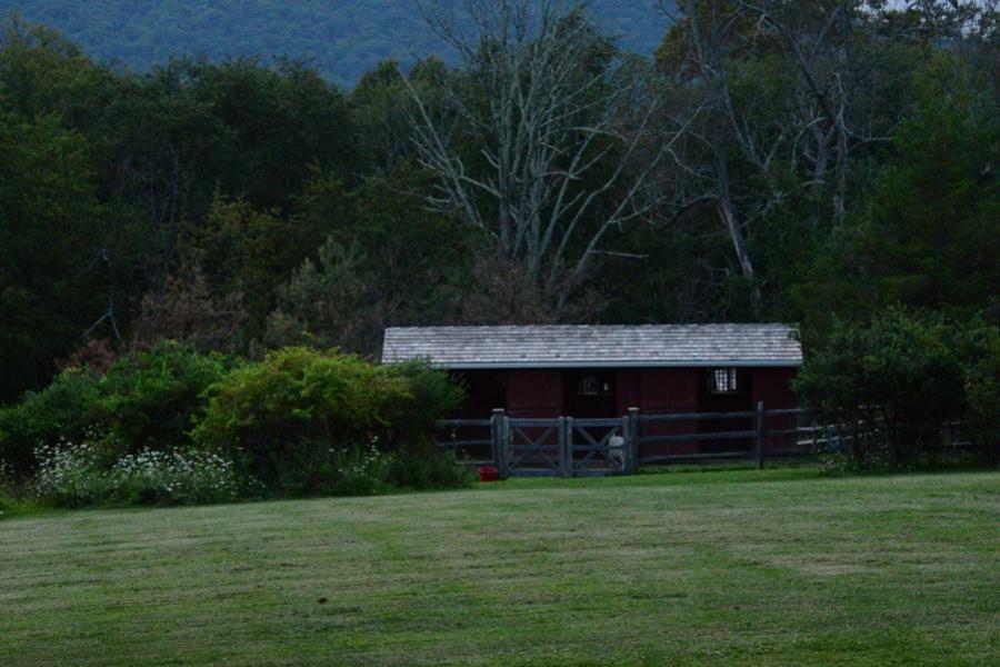 farm, farmhouse, barn, pool, field, fireplace, traditional, deck, patio, 