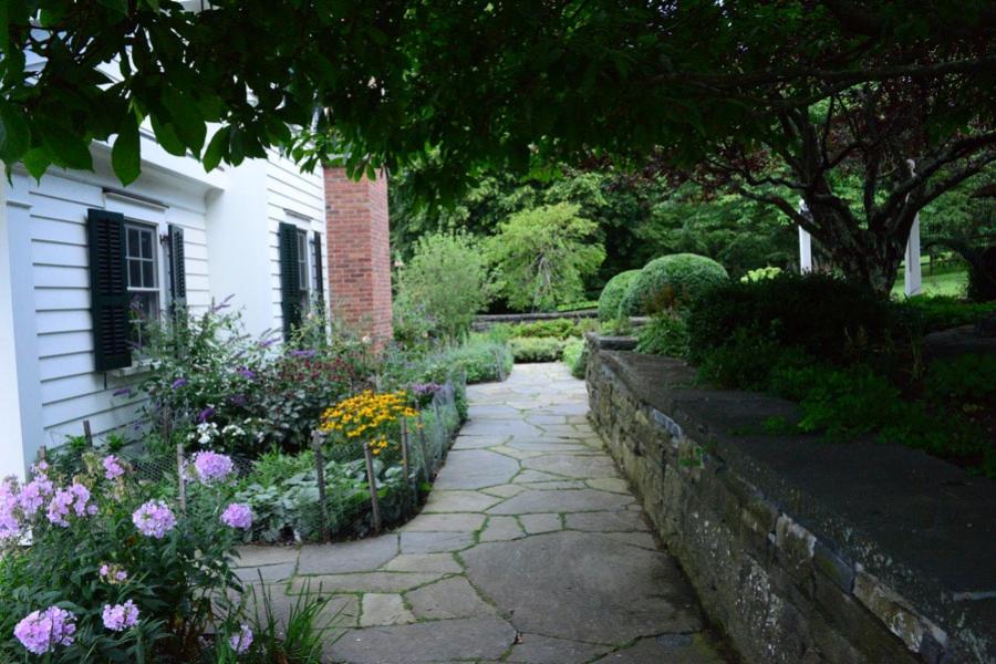 farm, farmhouse, barn, pool, field, fireplace, traditional, deck, patio, 