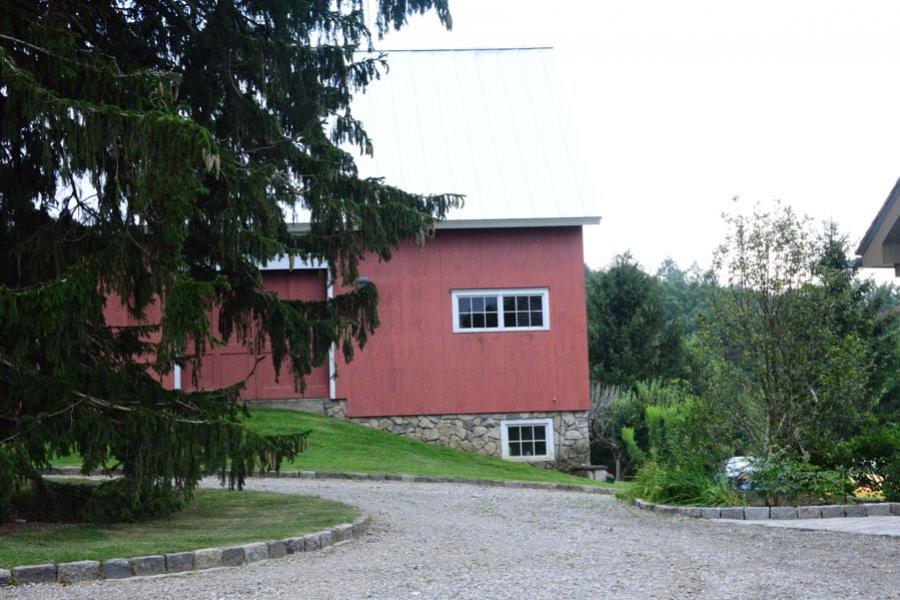 farm, farmhouse, barn, pool, field, fireplace, traditional, deck, patio, 