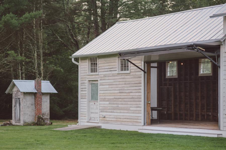 farmhouse, modern, contemporary, rural, glass, barn, water, 