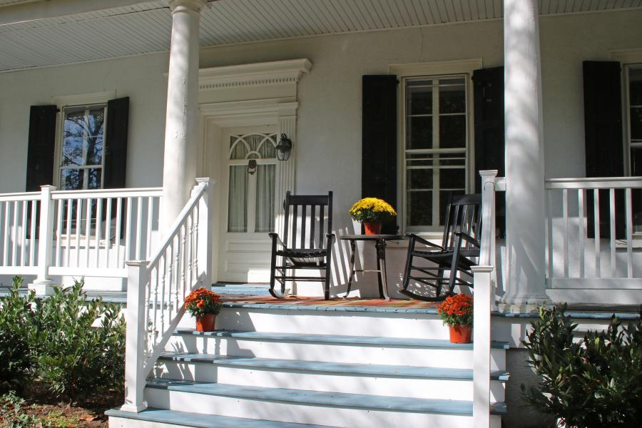 farmhouse, white, traditional, contemporary, kitchen, bathroom, pool, porch, garden, barn, 