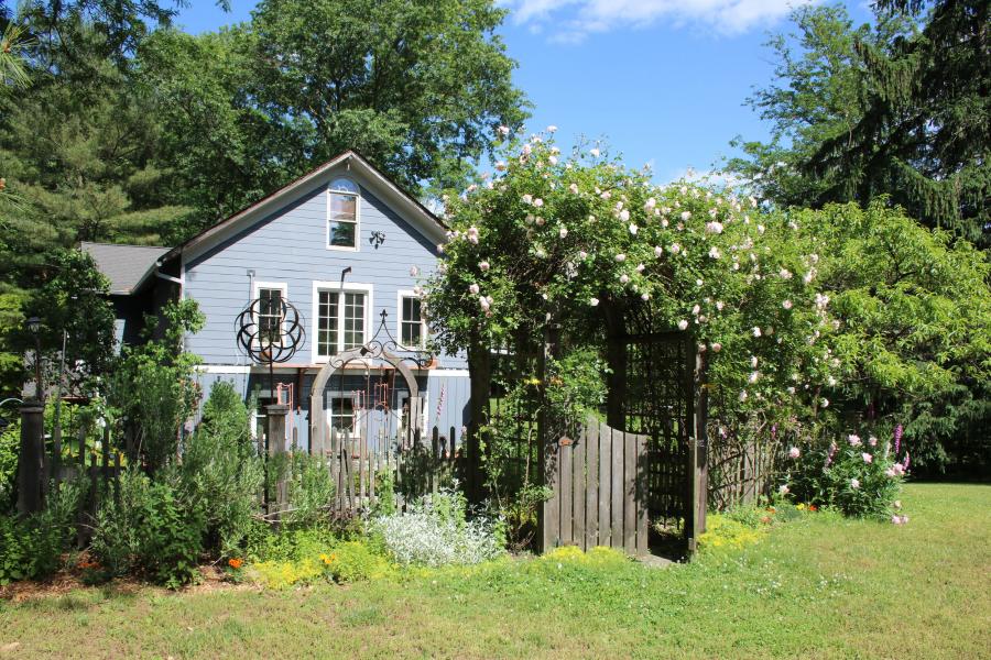 farmhouse, white, traditional, contemporary, kitchen, bathroom, pool, porch, garden, barn, 