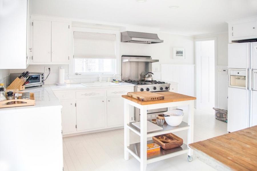 Hamptons, contemporary, shingled, white, light, kitchen, bathroom, 