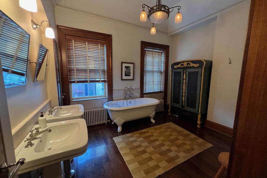 brownstone, townhouse, kitchen, garden, bathroom, staircase, 