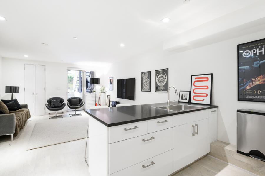 brownstone, townhouse, kitchen, light, airy, modern, bathroom, terrace, 