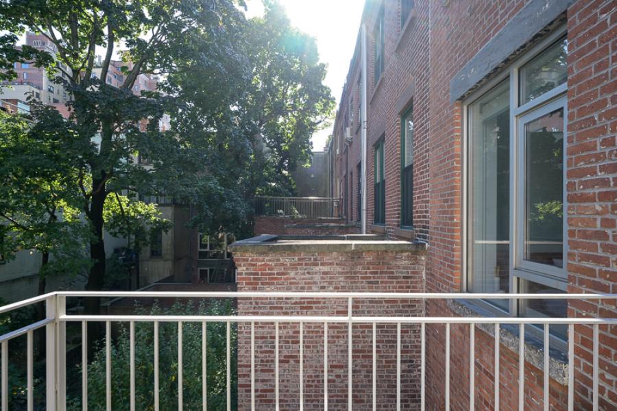 brownstone, townhouse, kitchen, light, airy, modern, bathroom, terrace, 