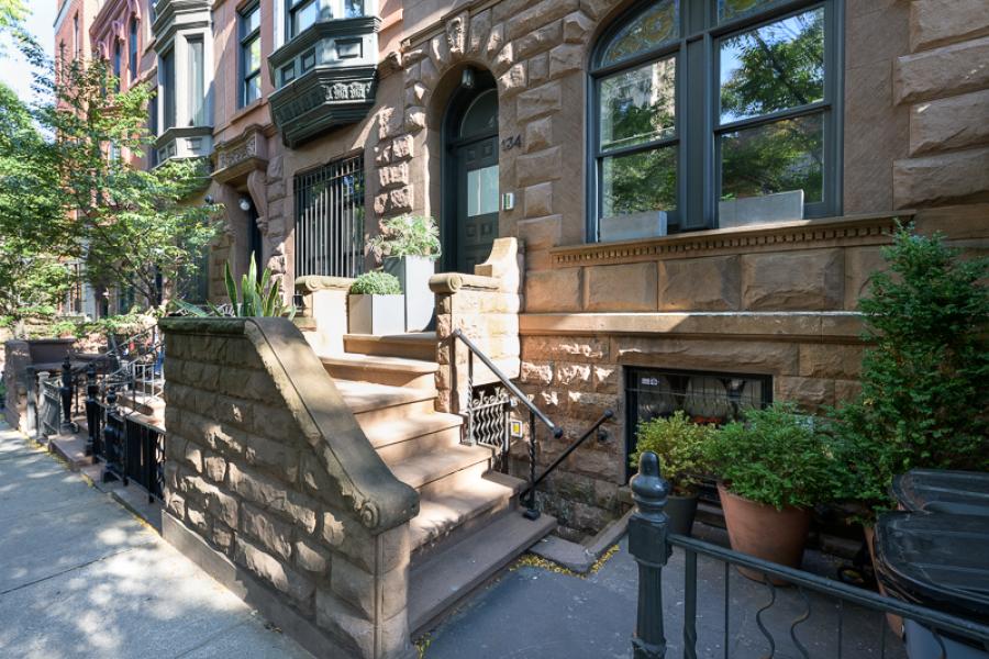 brownstone, townhouse, kitchen, light, airy, modern, bathroom, terrace, 