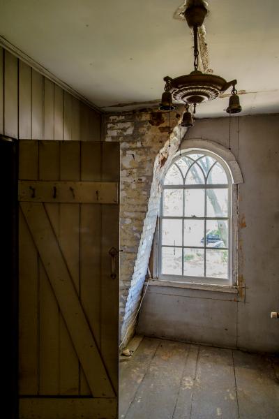 empty room, distressed, farmhouse, wallpaper, textured walls, 